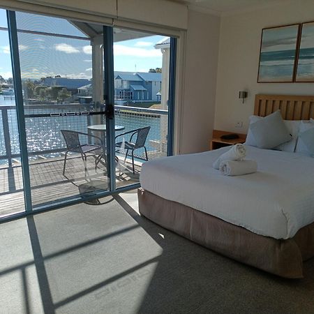 The View - Captains Cove Waterfront Resort Paynesville Extérieur photo