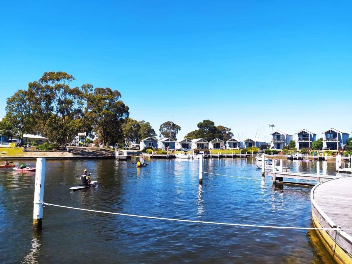 The View - Captains Cove Waterfront Resort Paynesville Extérieur photo