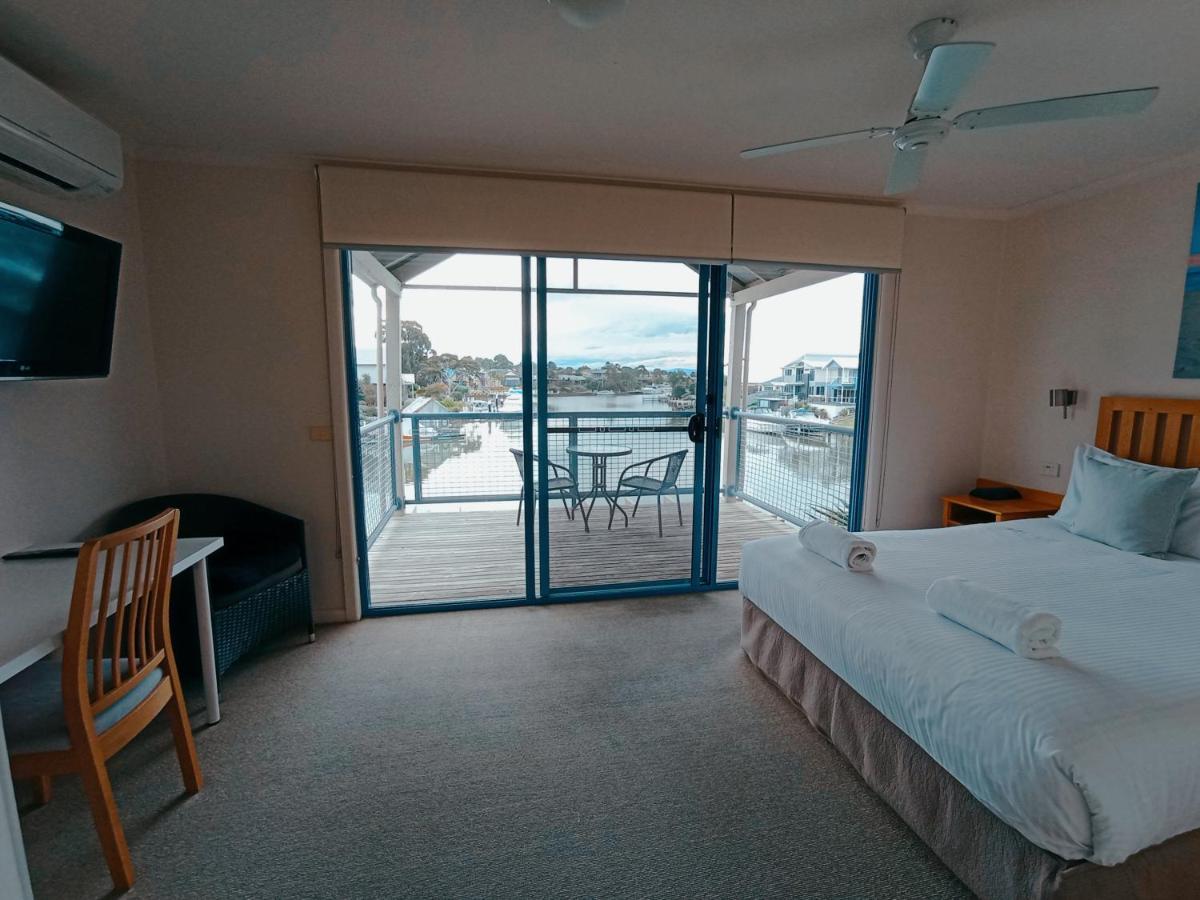The View - Captains Cove Waterfront Resort Paynesville Extérieur photo