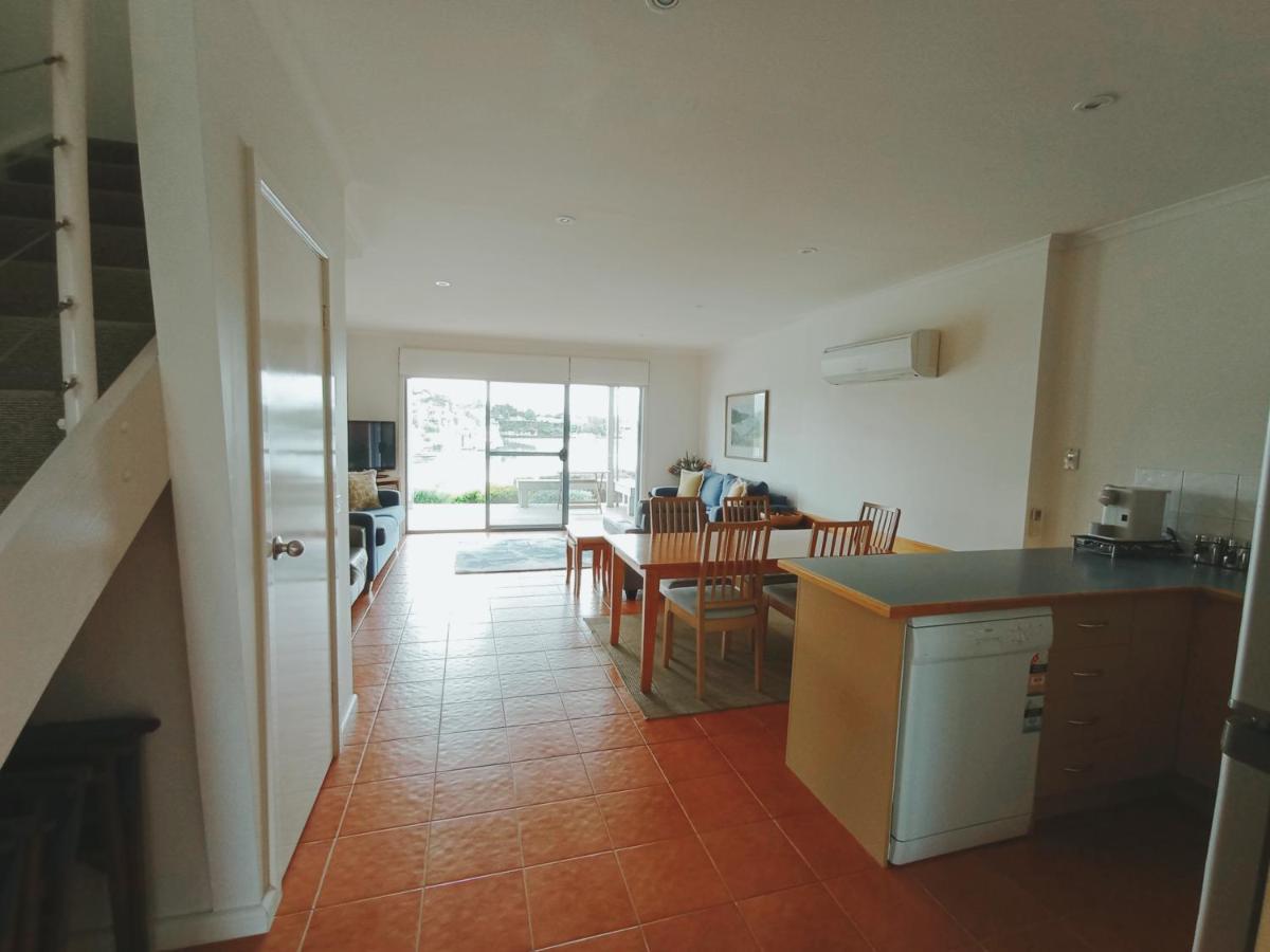 The View - Captains Cove Waterfront Resort Paynesville Extérieur photo