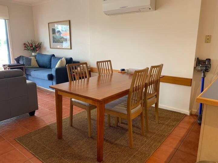 The View - Captains Cove Waterfront Resort Paynesville Extérieur photo