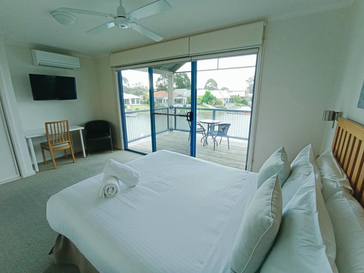 The View - Captains Cove Waterfront Resort Paynesville Extérieur photo