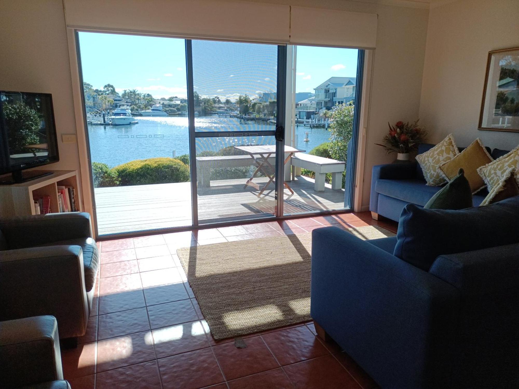 The View - Captains Cove Waterfront Resort Paynesville Extérieur photo